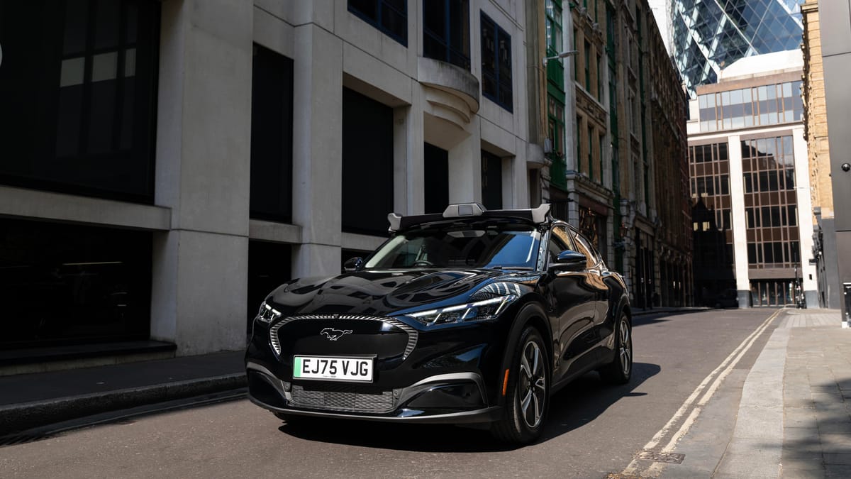 Photo: Techbuzz Uber Beats Waymo, Launches London Robotaxis