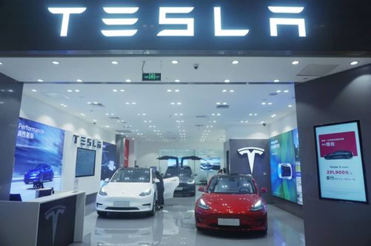 Tesla Posts Second Straight Year of Decline