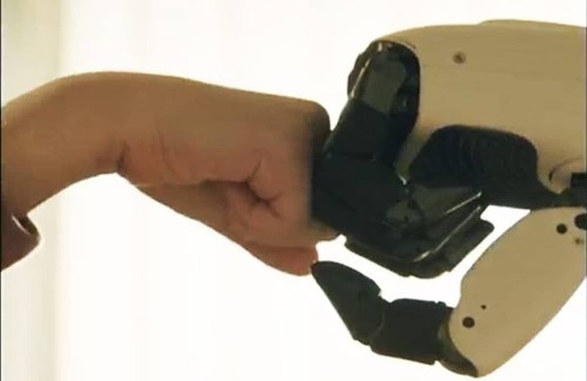 LG's New CLOiD Robot Gets Real Hands, Real AI for CES 2026