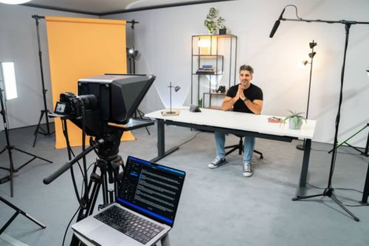 Elgato Prompter XL Targets Pro Creators with $600 Price
