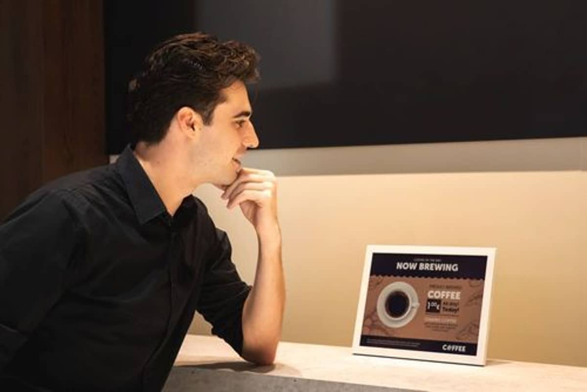 Samsung Debuts Phytoplankton-Based E-Paper Display