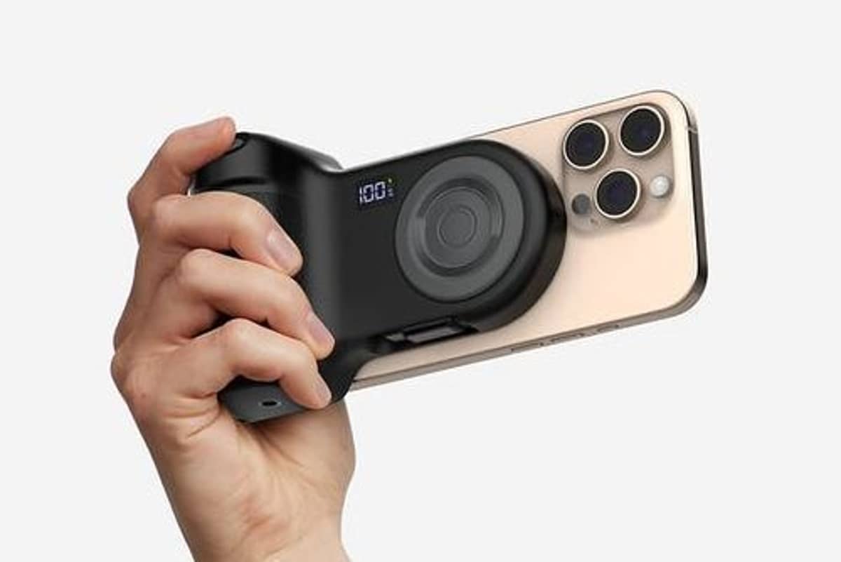 Belkin's $80 PowerGrip turns smartphones into DSLR-style cameras