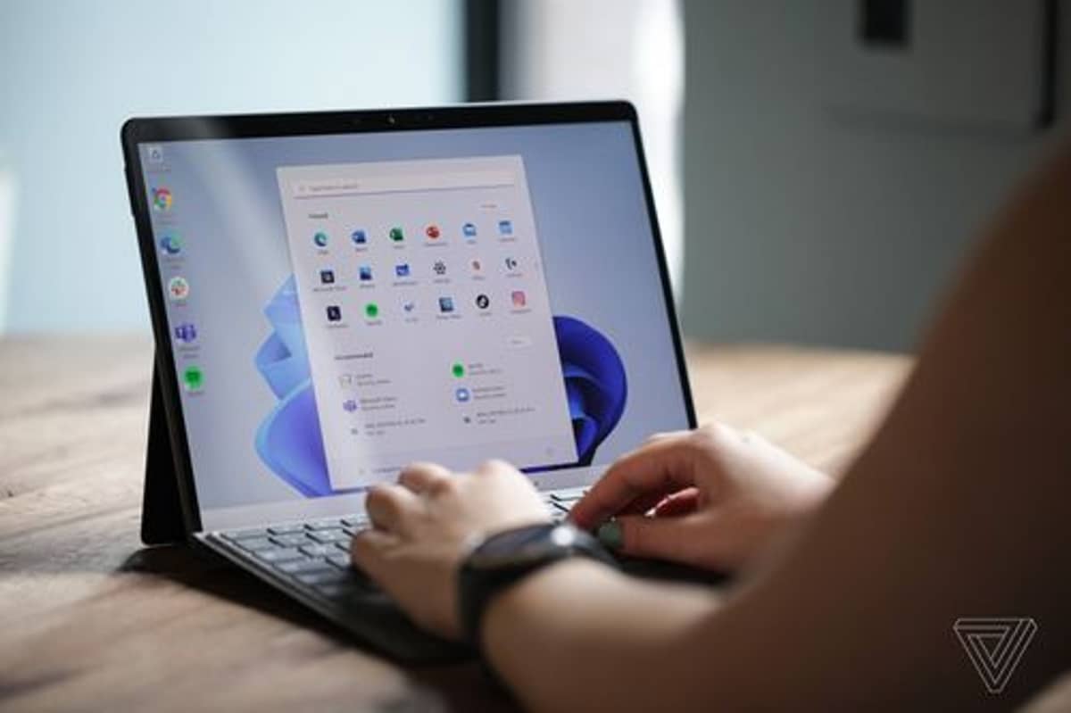Microsoft brings back movable taskbar to Windows 11