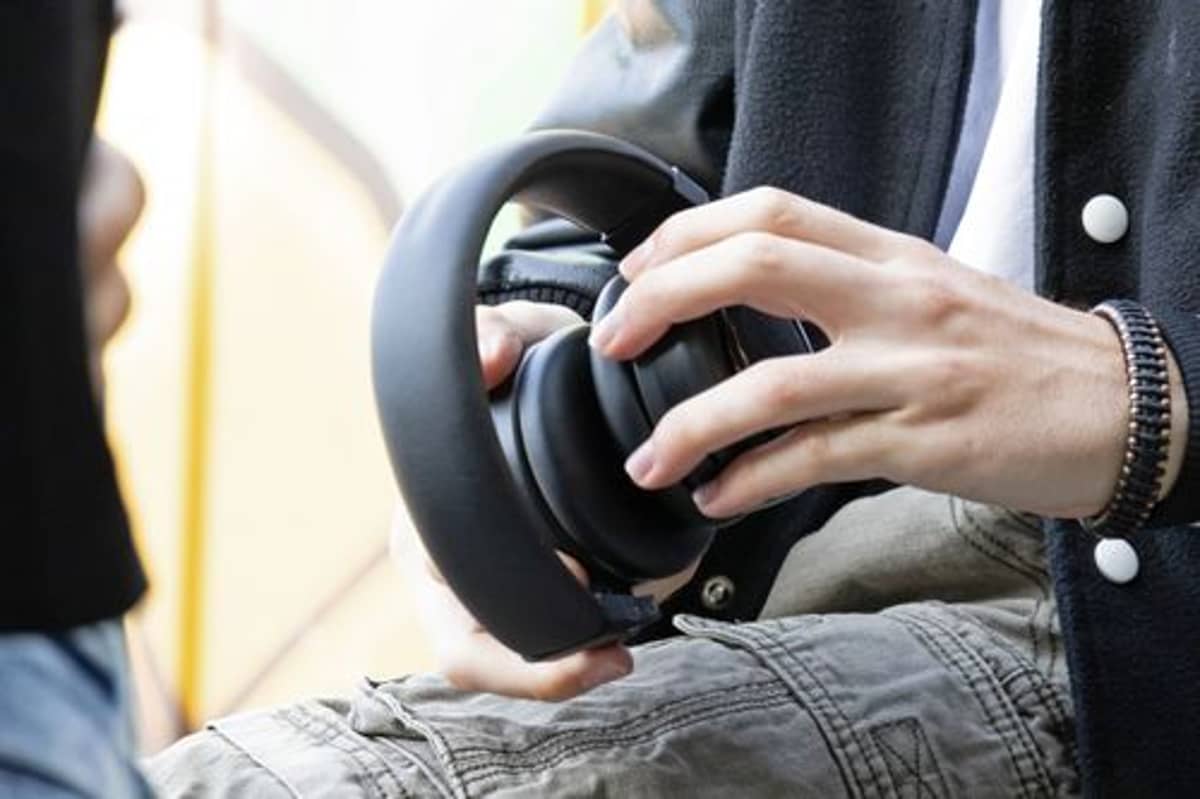 TDM's Shape-Shifting Neo Headphones Hit Kickstarter Feb 10