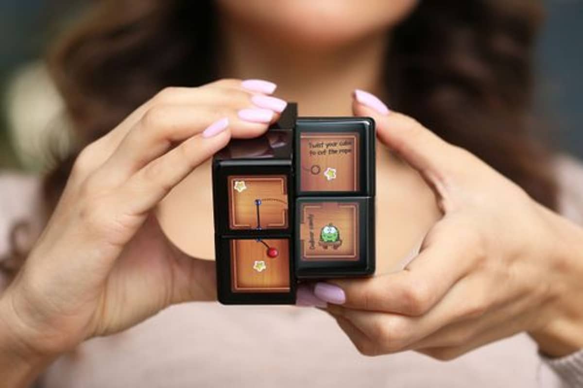 $299 Rubik's Cube Gets LCD Screens for Gaming Revolution