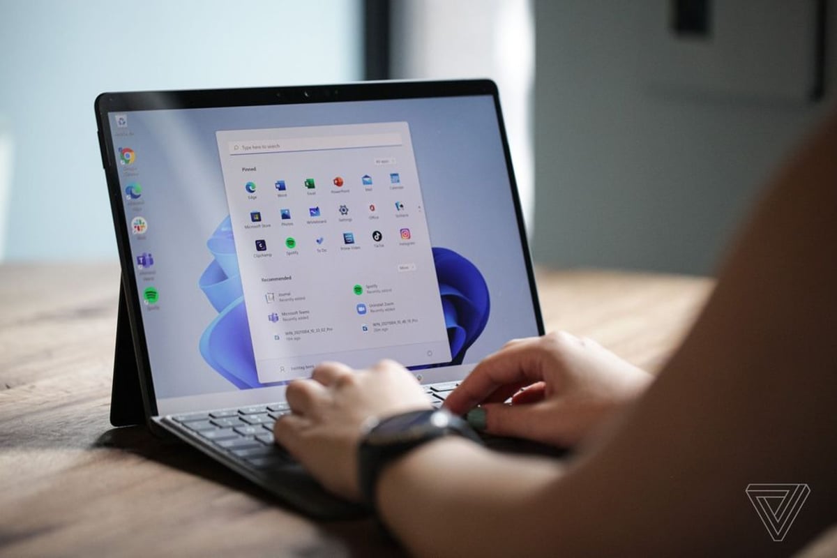 Microsoft brings back movable taskbar to Windows 11