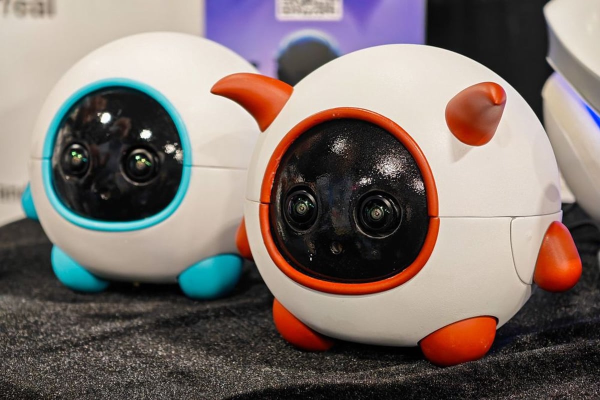 FrontierX's Vex Robot Becomes Your Pet's Personal Cameraman