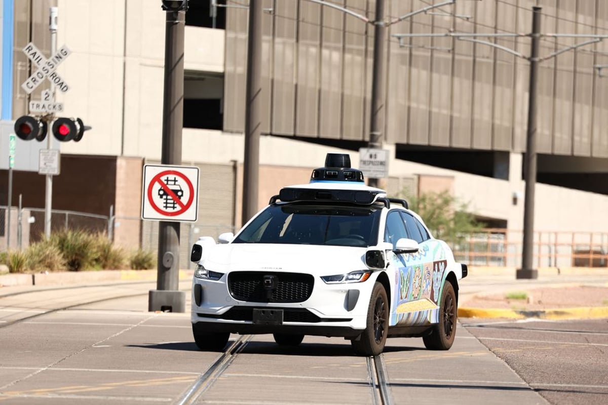 DoorDash Partners with Waymo for Robotaxi Food Delivery in Phoenix