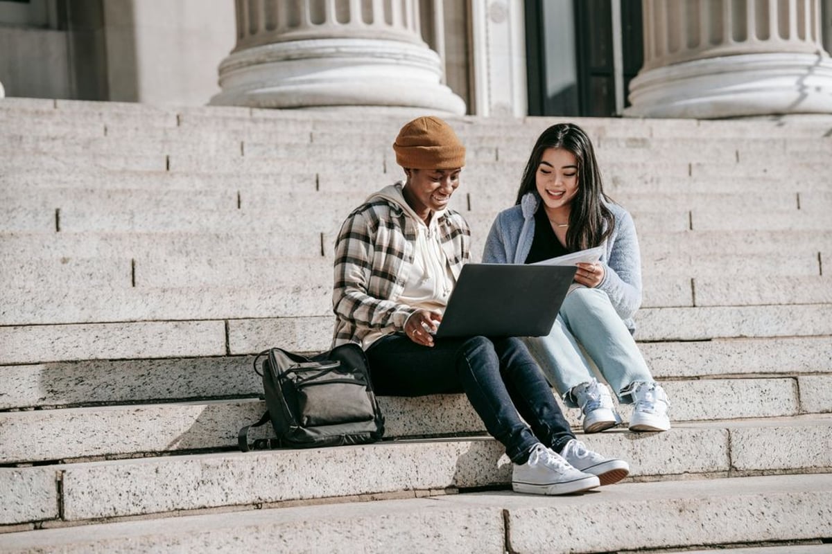 Choosing Between Community College vs University: A Complete Guide