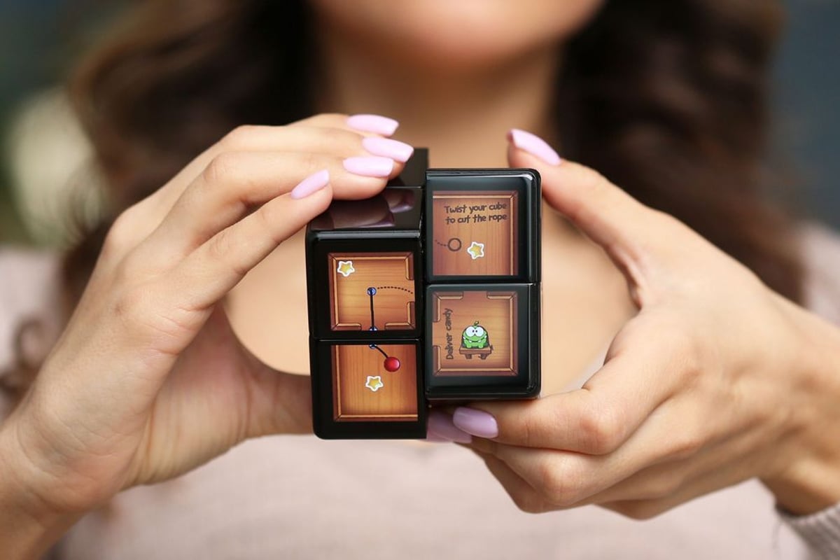 $299 Rubik's Cube Gets LCD Screens for Gaming Revolution