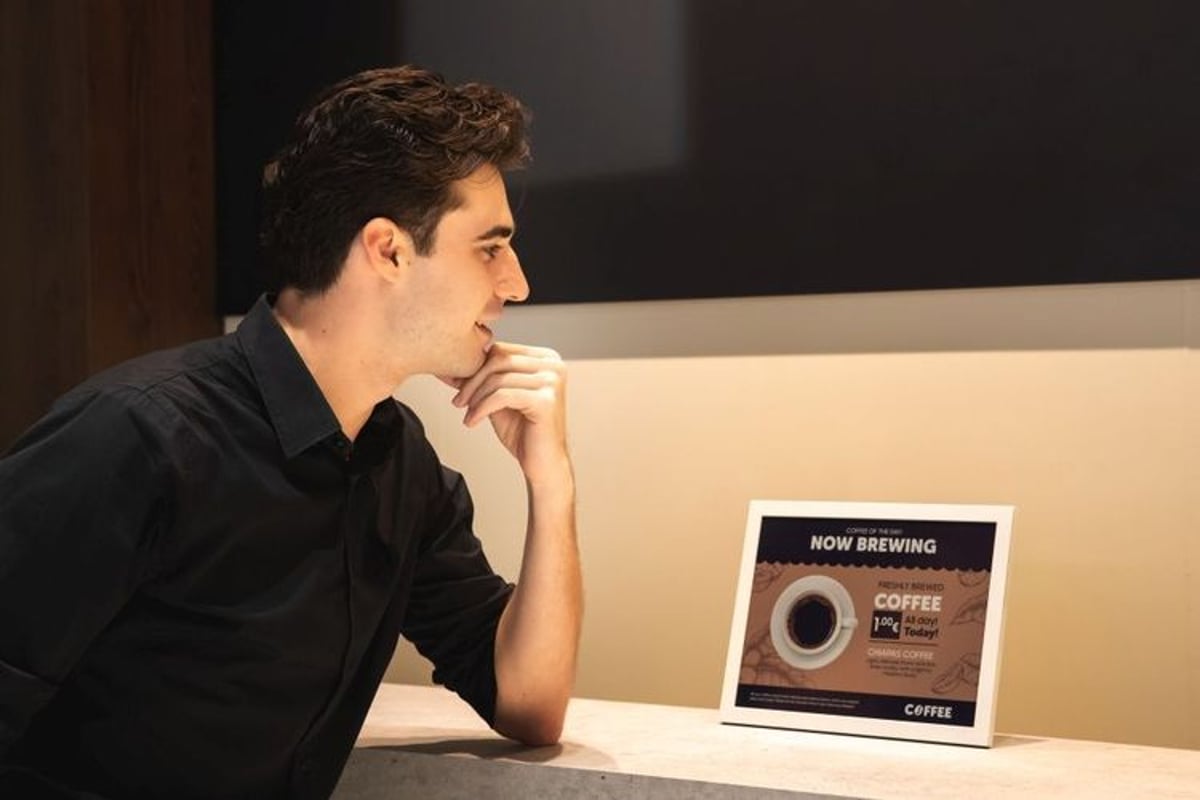 Samsung Debuts Phytoplankton-Based E-Paper Display