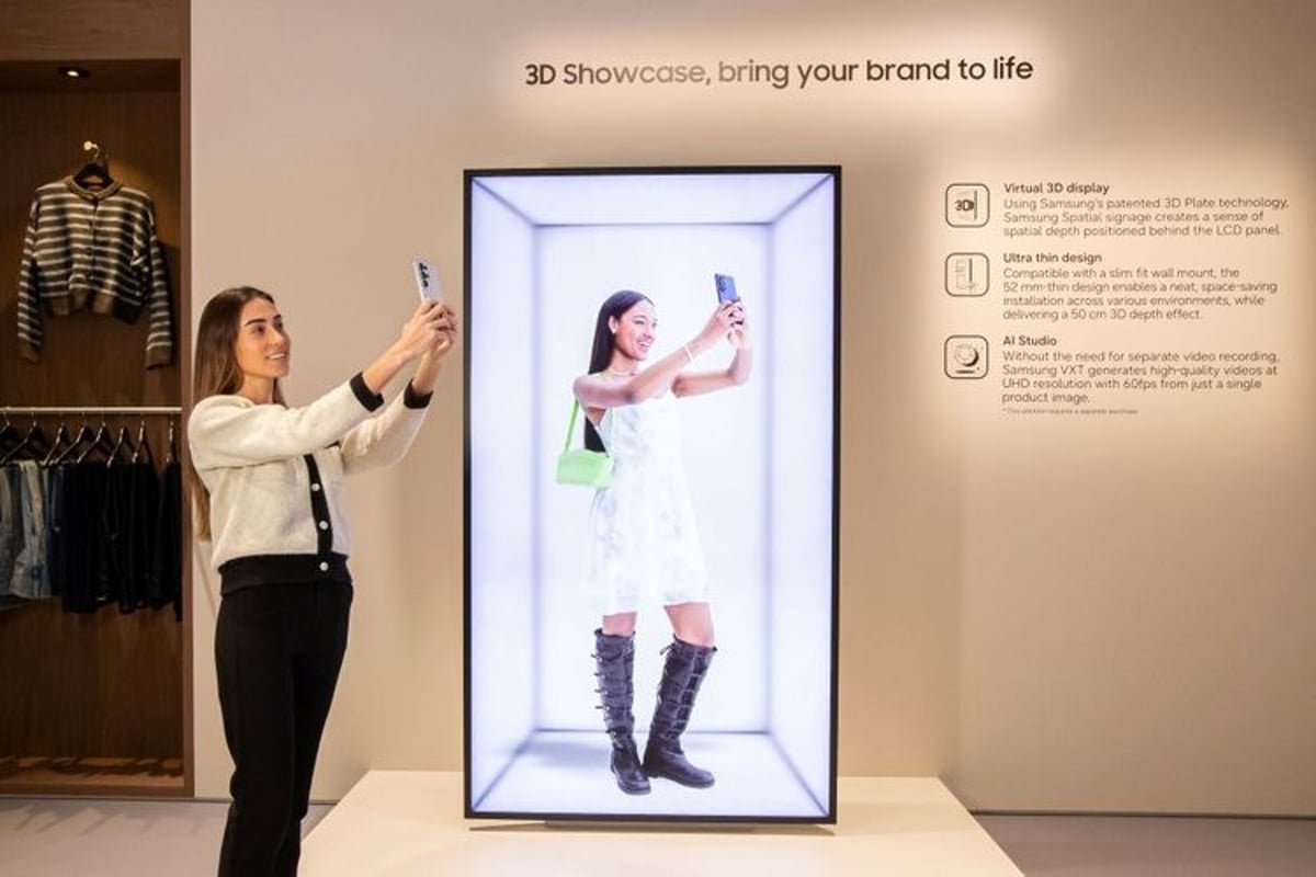 Samsung Launches Glasses-Free 3D Displays for Enterprise