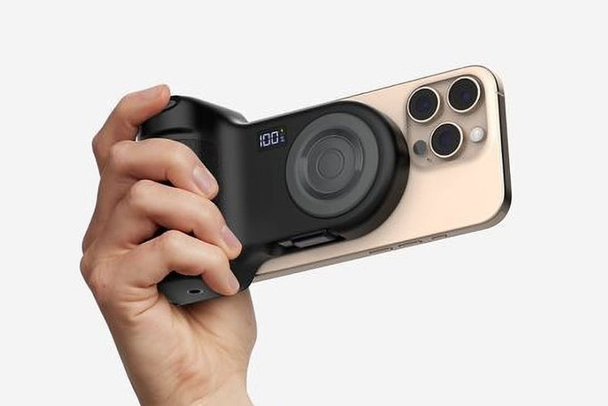 Belkin's $80 PowerGrip turns smartphones into DSLR-style cameras